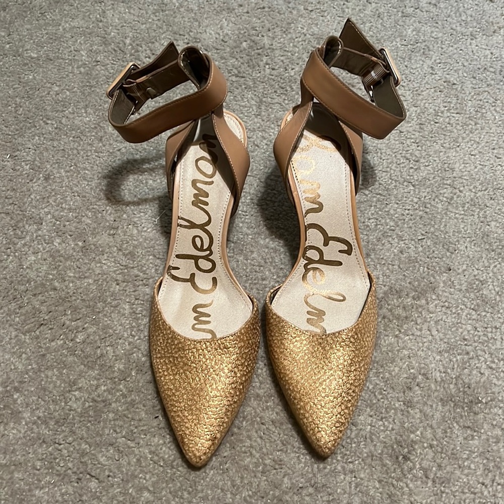 NEVER BEEN WORN!!!! Sam Edelman gold pump.  Size 10. Leather upper.